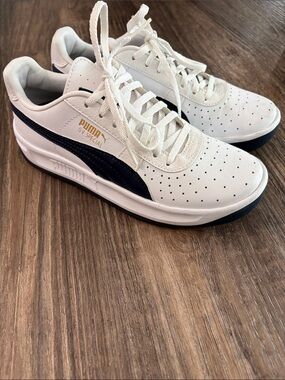 Puma Kids White/Navy Sneakers and Gold Logo